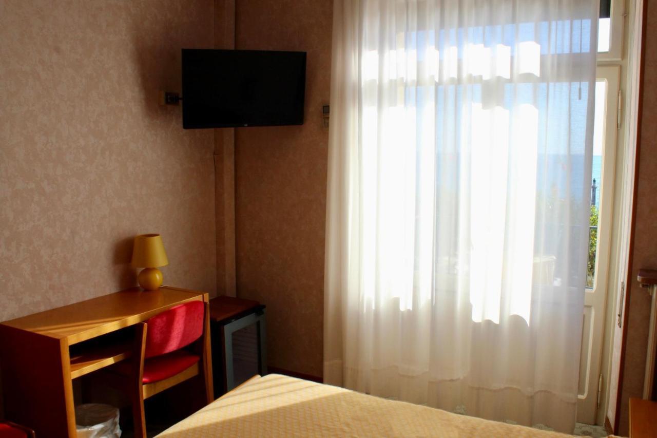Hotel Tre Corone Garda  Exterior foto