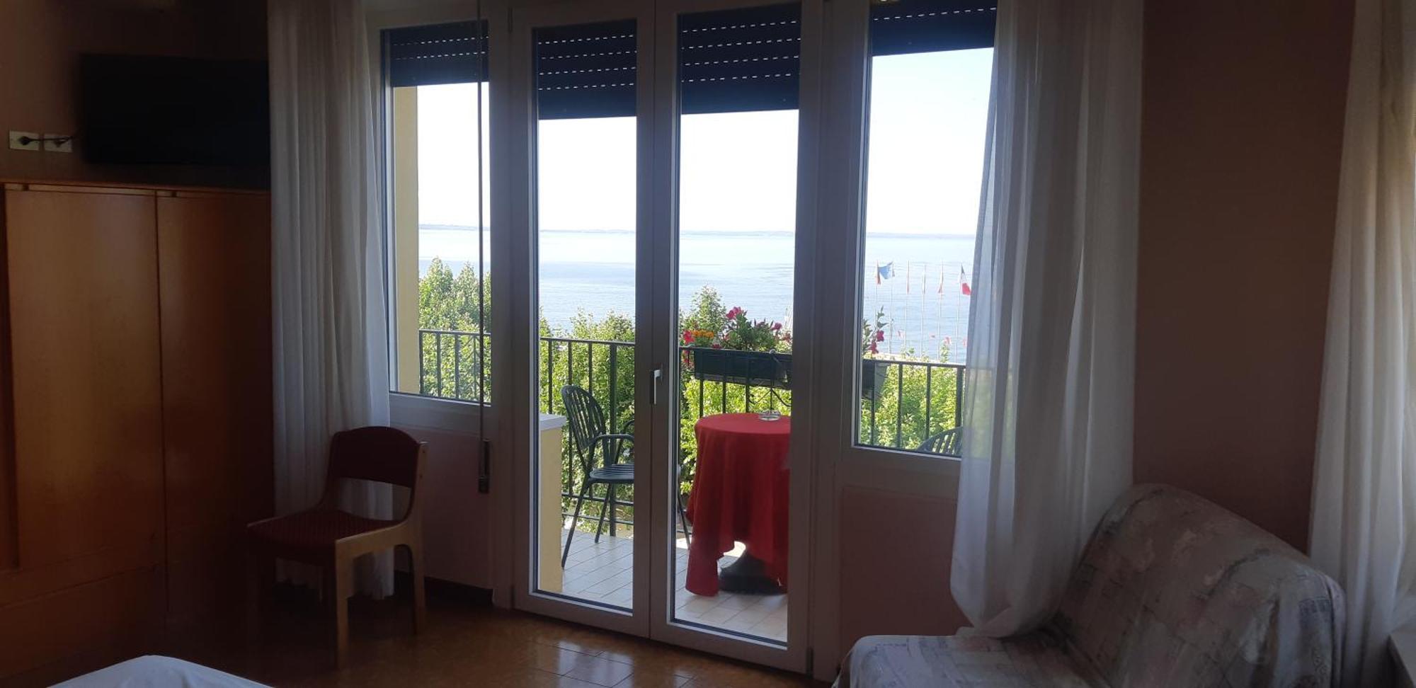 Hotel Tre Corone Garda  Exterior foto