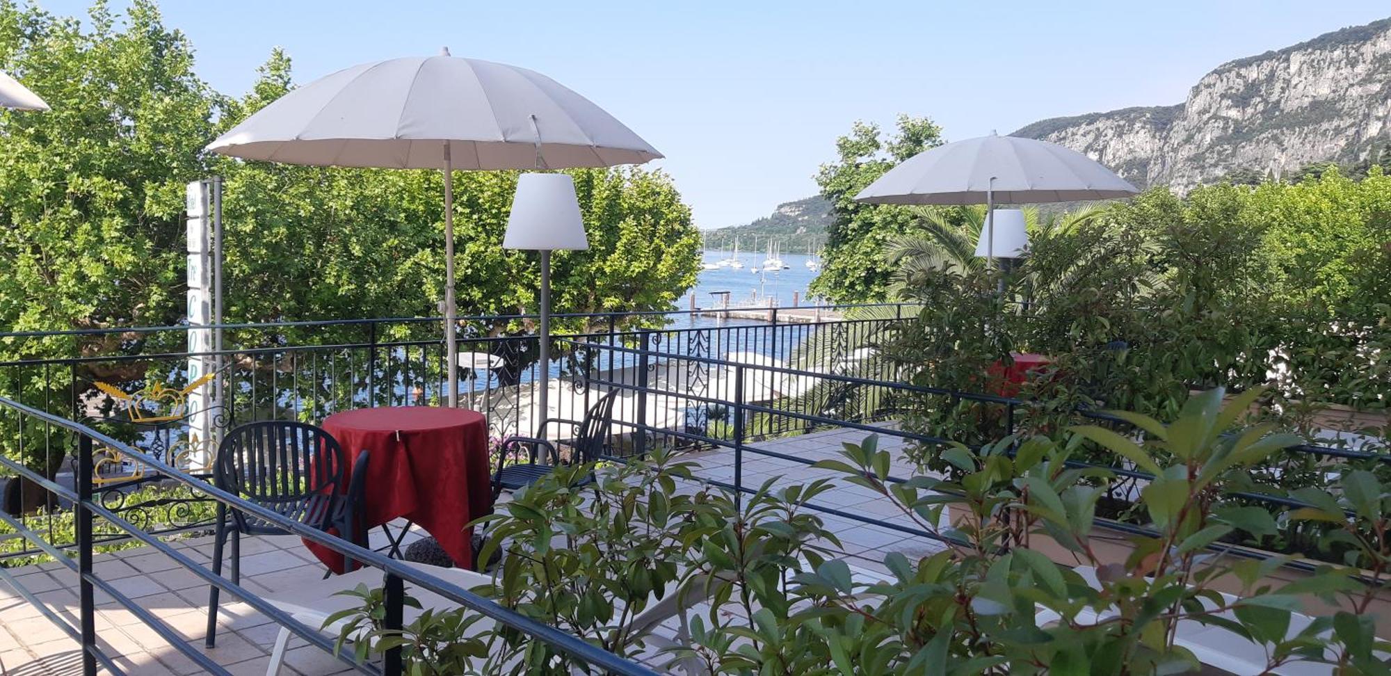 Hotel Tre Corone Garda  Exterior foto